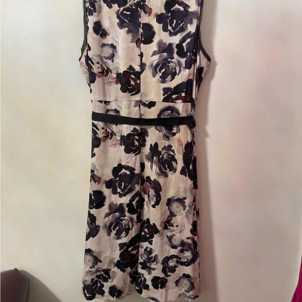 Simply Vera Vera Wang Cream and Black Sheath Midi Dress. soft satin silky fabric